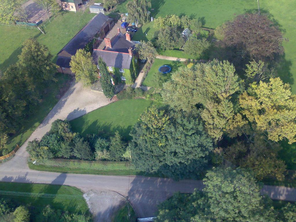 The Jockey Room Hideaway Spurstow Exterior photo