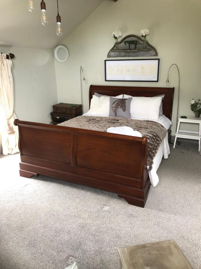 The Jockey Room Hideaway Spurstow Exterior photo